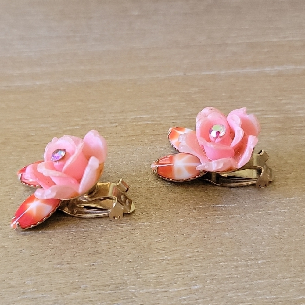 Pink Rose Clip-On Earrings Vintage Inspired Floral Costume Jewelry - Picture 6 of 7